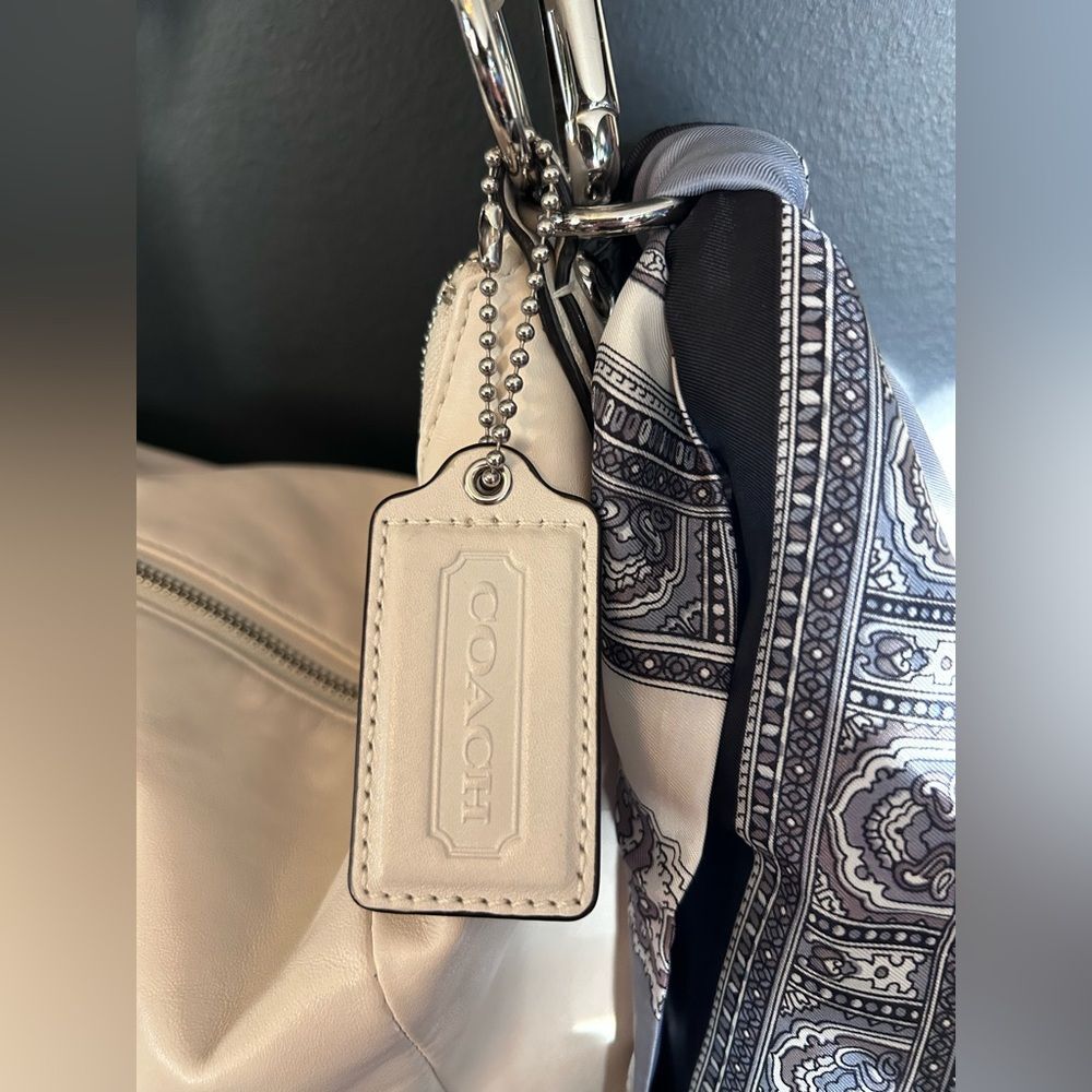 Coach White Leather Shoulder Bag with Silver Hardware - Picture 3 of 16